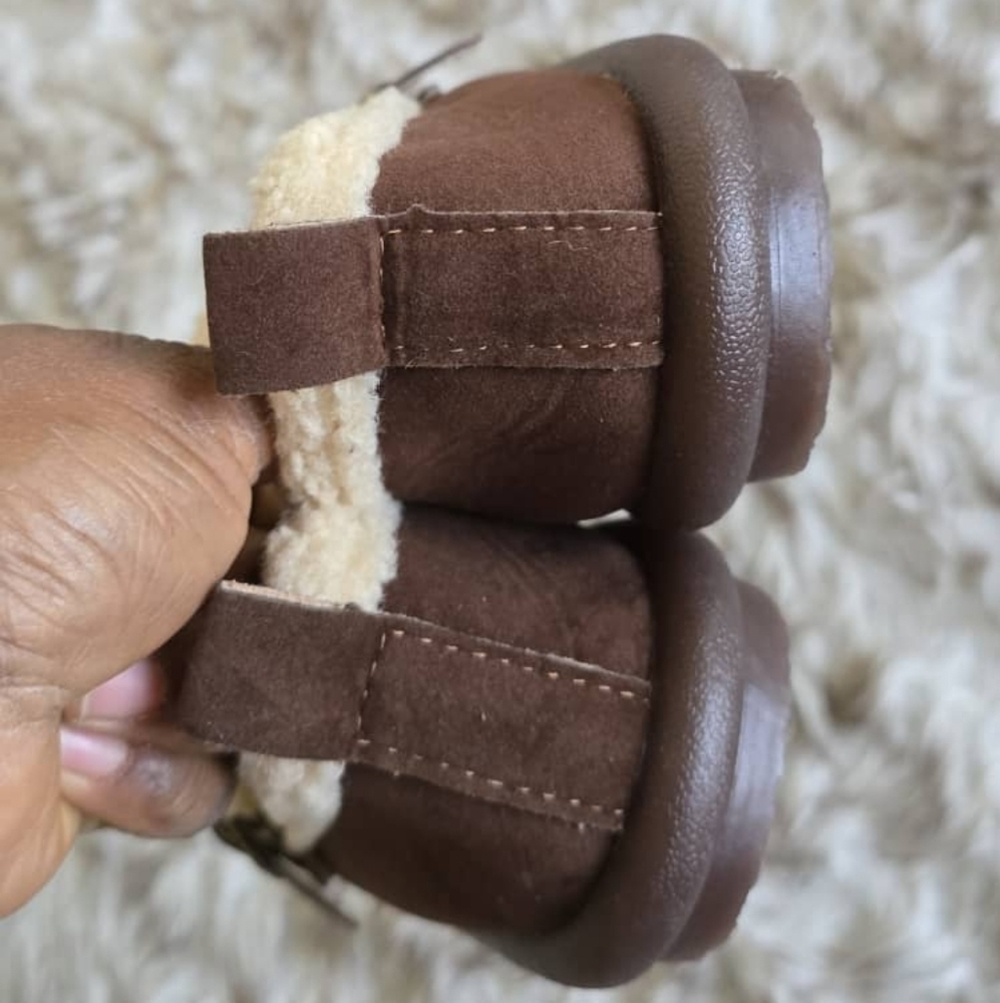 Mary Jane Style Fur Lined Winter Shoes.  . Birkenstock Look alike.. Size 8.5 🌴 - Picture 9 of 11